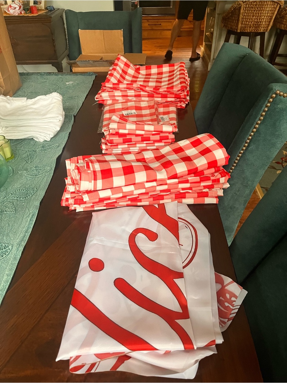 Red Gingham Tablecloth runners, overlays, and napkins - Polyvinyl - Picture 6 of 10
